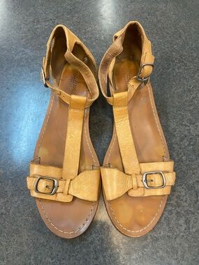 Madewell Tan Leather T-Strap Buckle Sandals